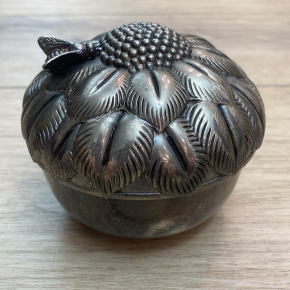 Bee & Flower Silver Plated Trinket Box - Picture 2 of 10